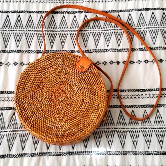 Handbags - 🌿5 for $25🌿 Round rattan crossbody purse